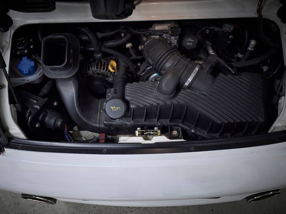 Imagen 75/98 de Porsche 911 Carrera 4S (2004)