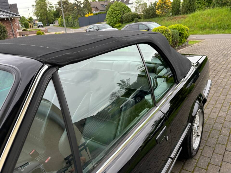 Image 28/40 of BMW 320i (1992)