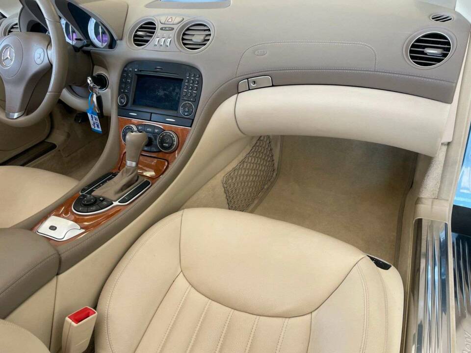 Image 18/19 of Mercedes-Benz SL 500 (2008)
