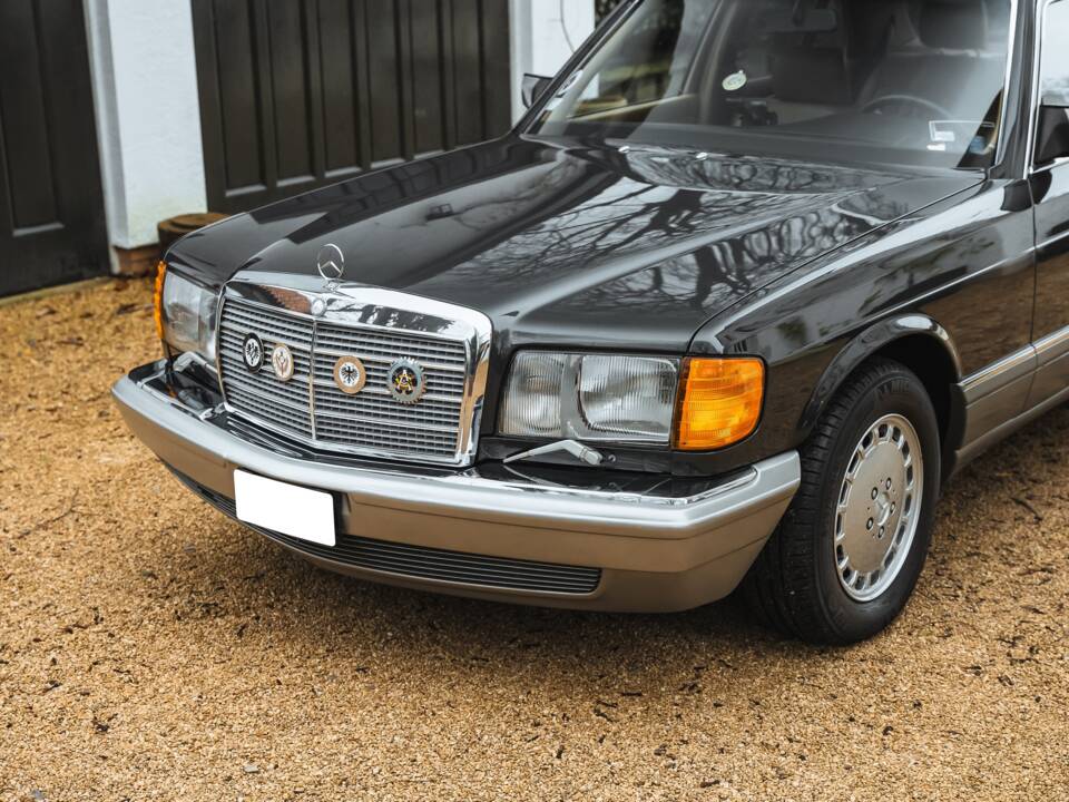 Image 13/47 of Mercedes-Benz 420 SEL (1988)