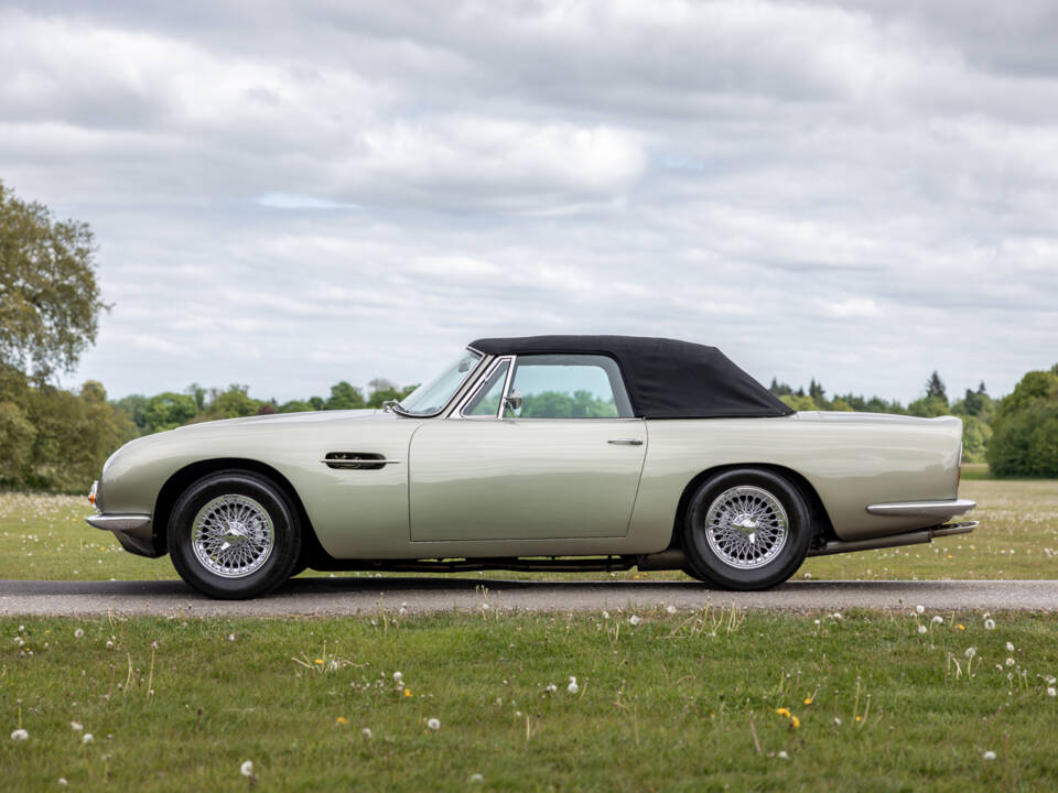 Immagine 4/57 di Aston Martin DB 6 Volante (1969)