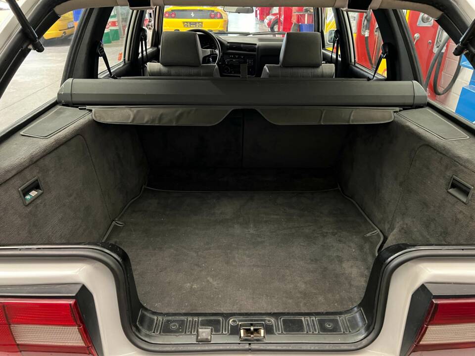 Bild 19/19 von BMW 325ix Touring (1988)