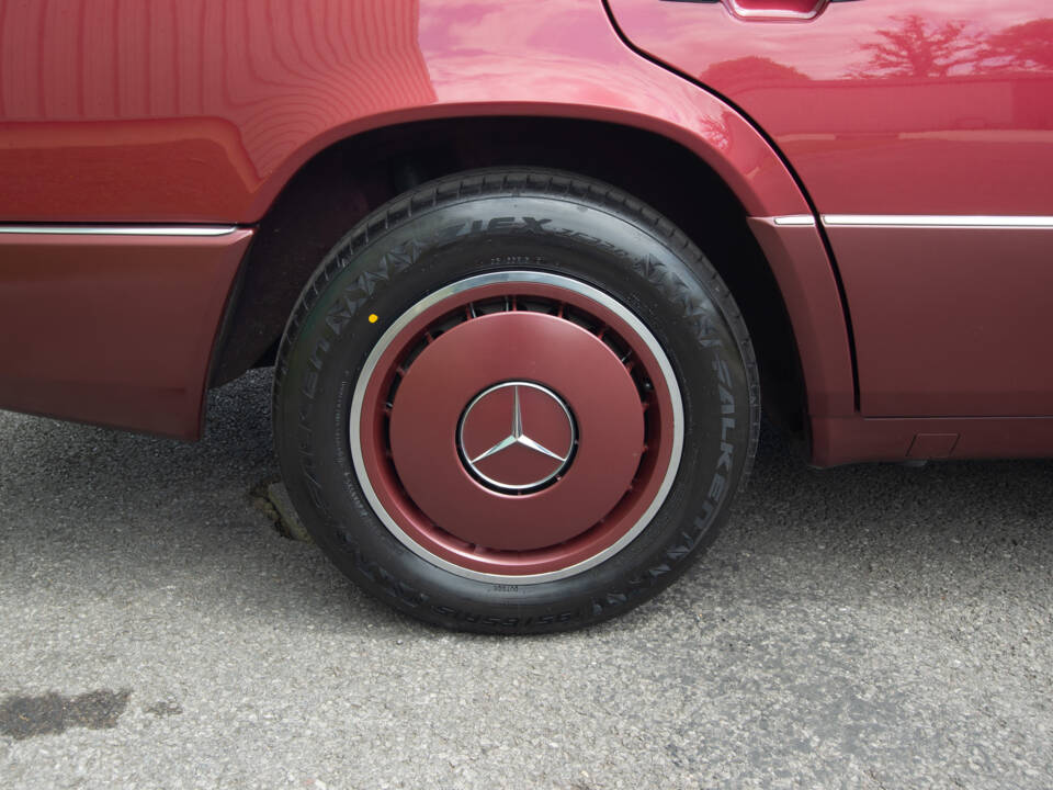 Bild 22/23 von Mercedes-Benz 200 E-16 (1993)