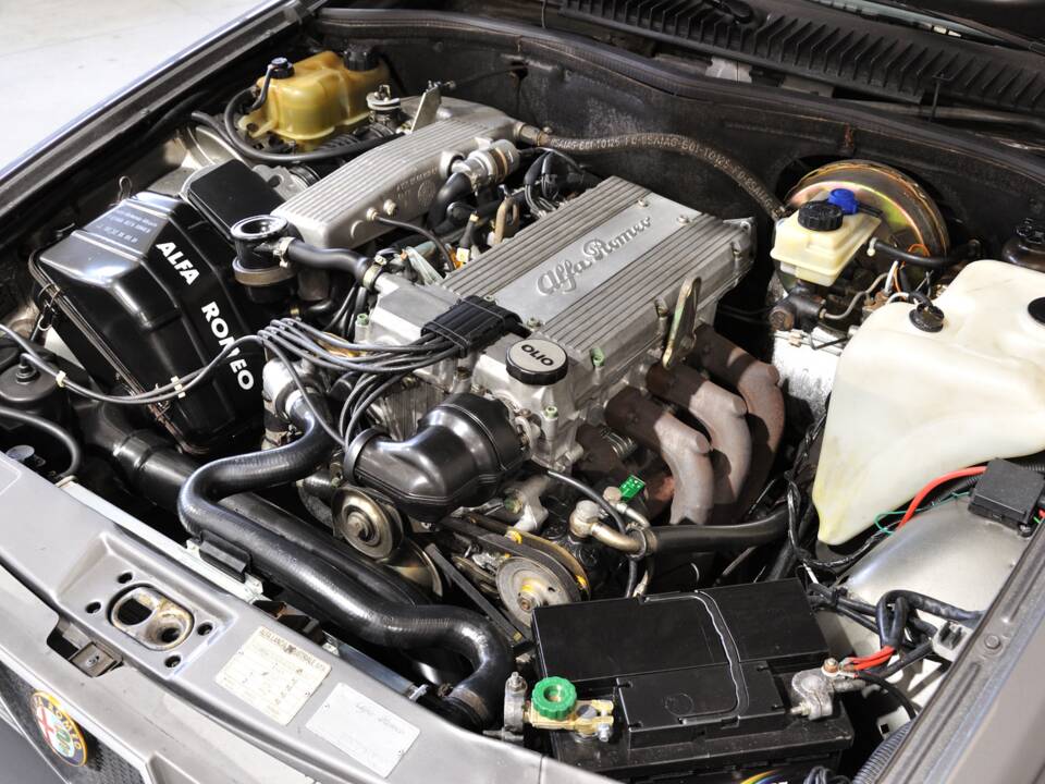 Bild 3/34 von Alfa Romeo 75 2.0 Twin Spark (1988)