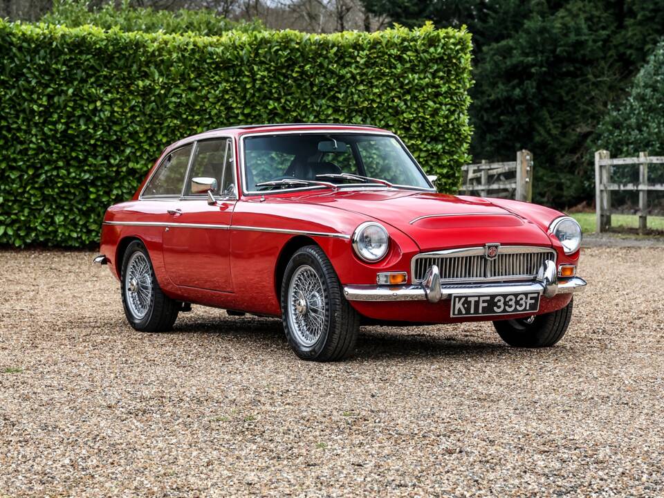 Image 25/40 of MG MGC GT (1968)