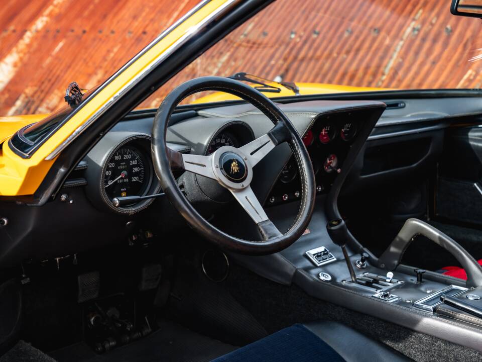 Afbeelding 22/56 van Lamborghini Miura P 400 S (1969)