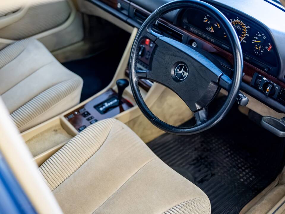 Bild 14/49 von Mercedes-Benz 560 SEL (1986)