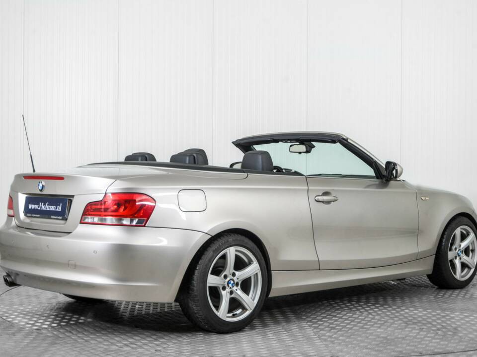 Immagine 2/50 di BMW 125i (2011)