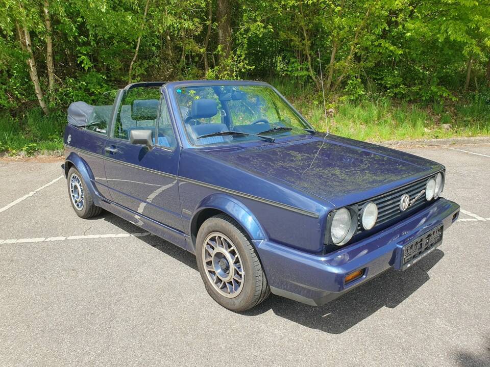 Image 38/75 de Volkswagen Golf Mk I Convertible 1.8 (1991)