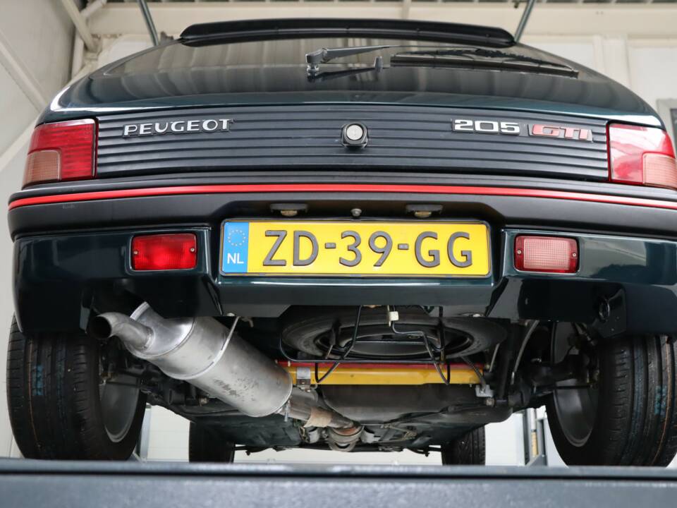 Bild 10/50 von Peugeot 205 GTi 1.9 (1991)