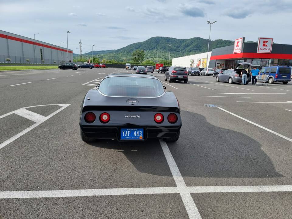 Image 2/5 of Chevrolet Corvette (1982)