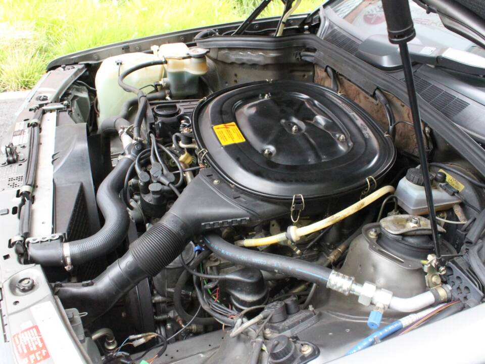 Image 9/27 of Mercedes-Benz 190 E (1987)