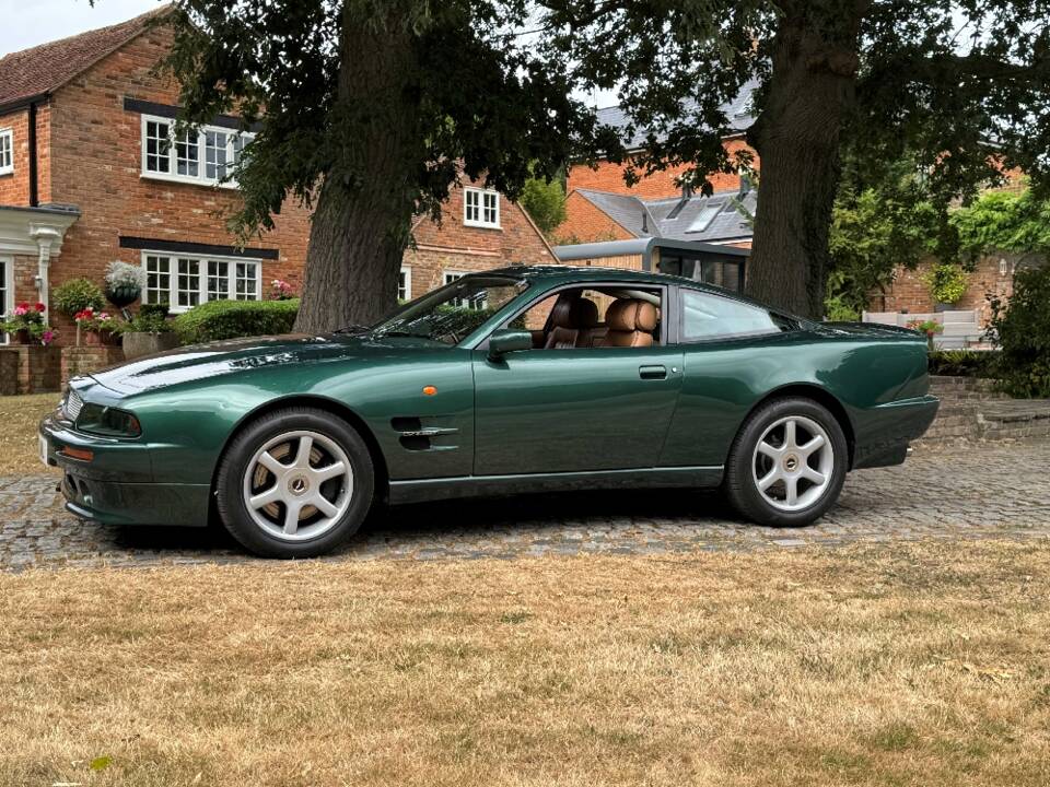 Image 9/30 of Aston Martin V8 Coupé (1996)