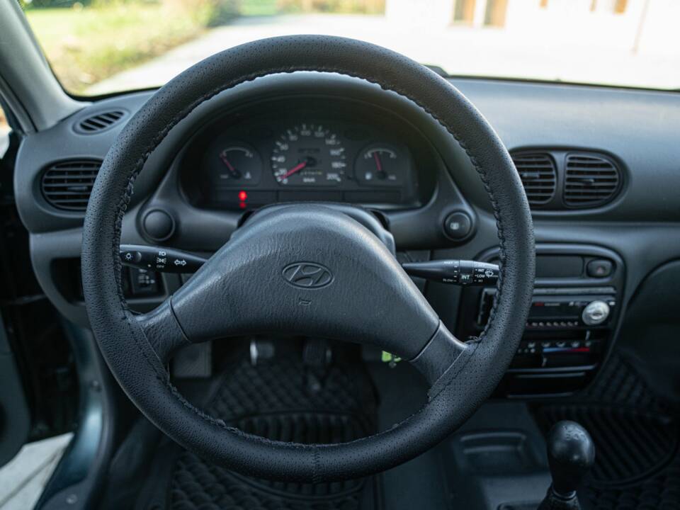 Image 29/43 of Hyundai Accent 1.3 (1997)