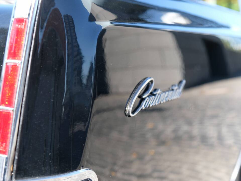 Immagine 24/57 di Lincoln Continental Convertible (1966)