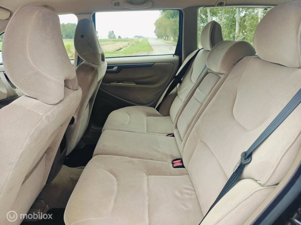 Imagen 28/40 de Volvo V 70 2.4 (2005)