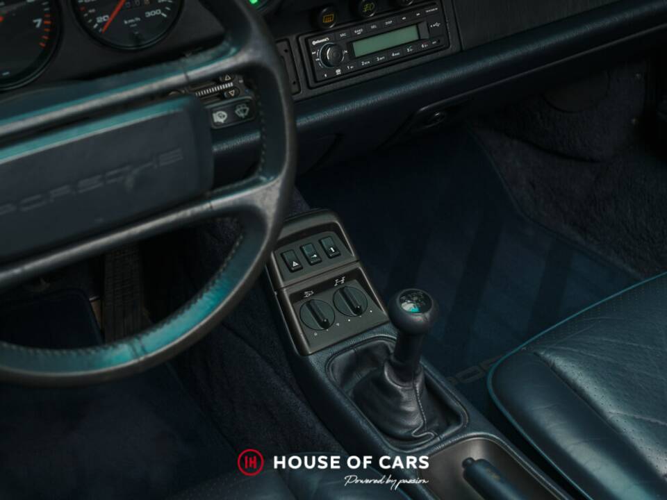 Image 22/25 of Porsche 911 Carrera 4 (1992)