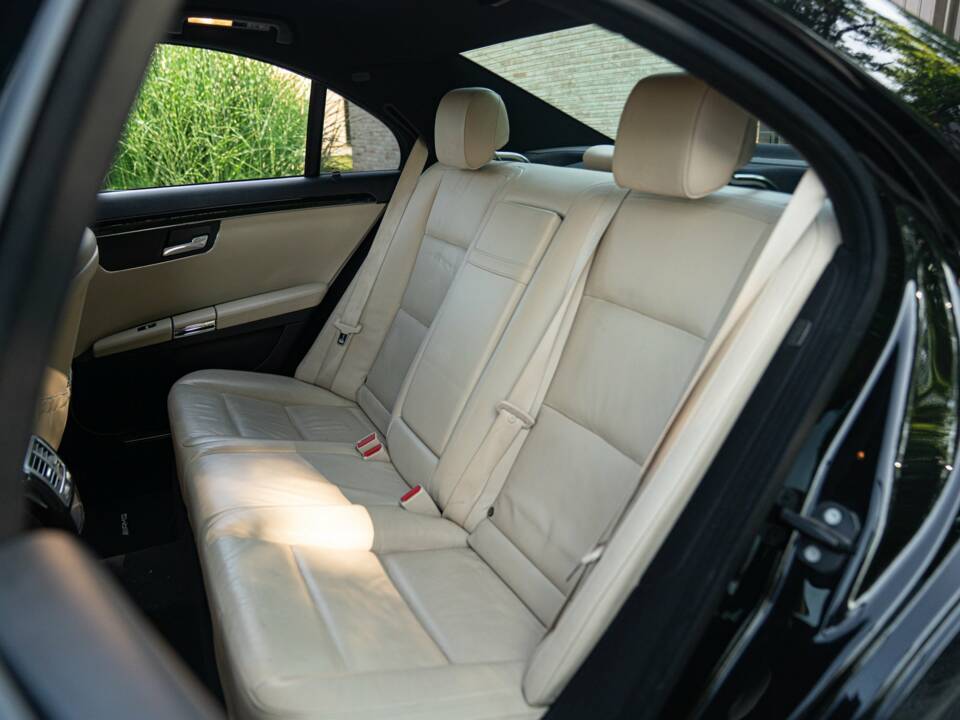 Immagine 29/50 di Mercedes-Benz S 350 CDI BlueEFFICIENCY L (2011)
