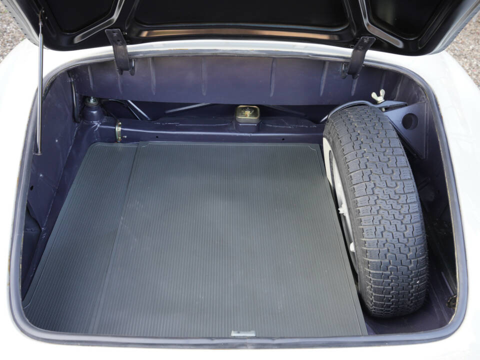 Image 9/50 of Mercedes-Benz 190 SL (1962)