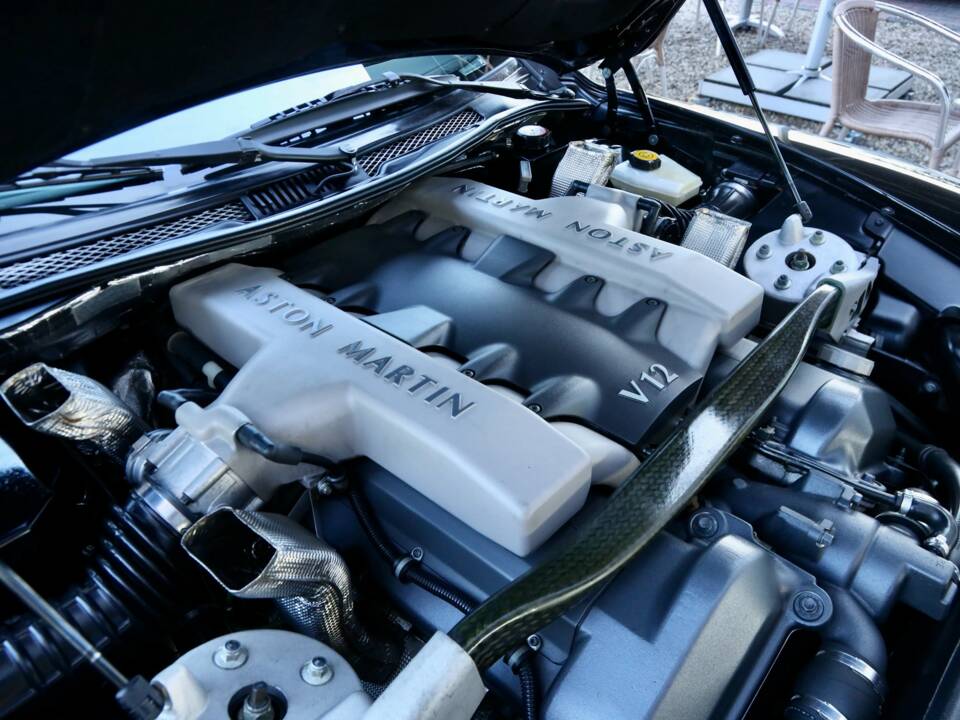 Image 43/50 of Aston Martin V12 Vanquish (2002)