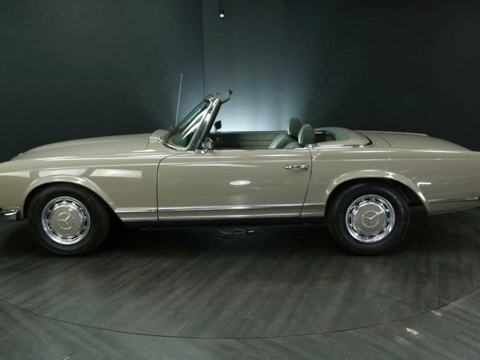 Image 3/50 de Mercedes-Benz 280 SL (1970)