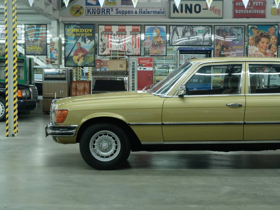 Image 5/50 de Mercedes-Benz 280 SE (1975)
