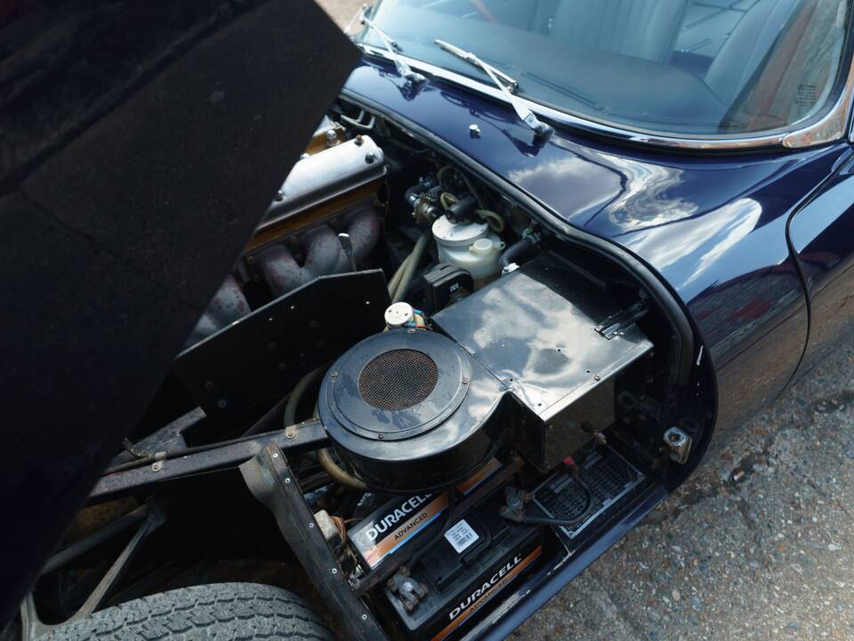 Image 29/35 de Jaguar E-Type (1968)