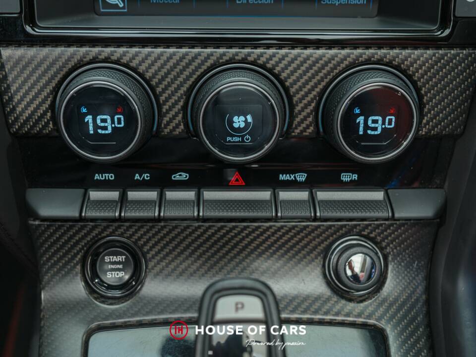 Afbeelding 23/25 van Jaguar F-Type SVR (2017)