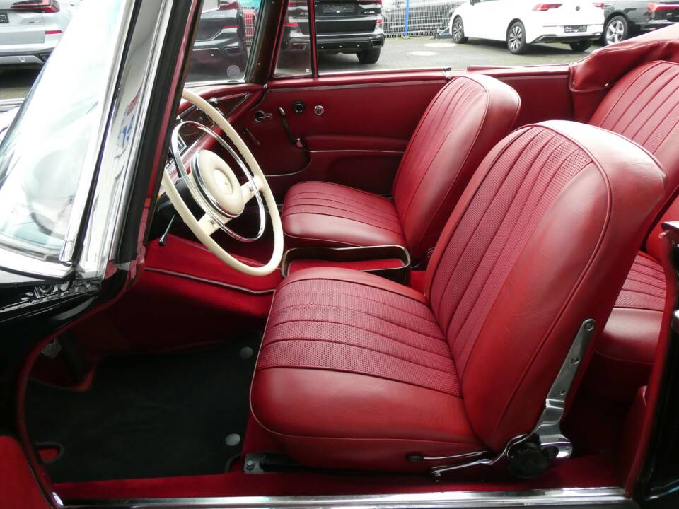 Imagen 10/26 de Mercedes-Benz 220 SE b (1963)