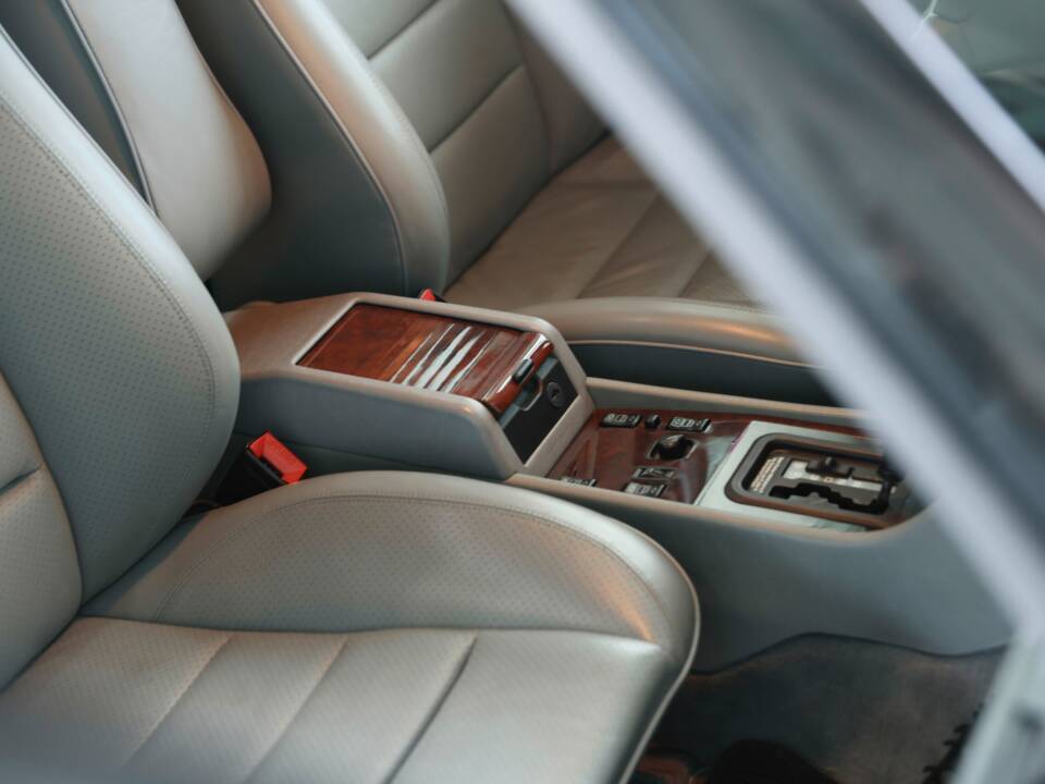Bild 34/50 von Mercedes-Benz 500 E (1993)