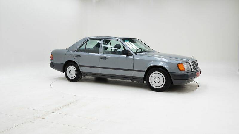 Imagen 3/15 de Mercedes-Benz 230 E (1988)
