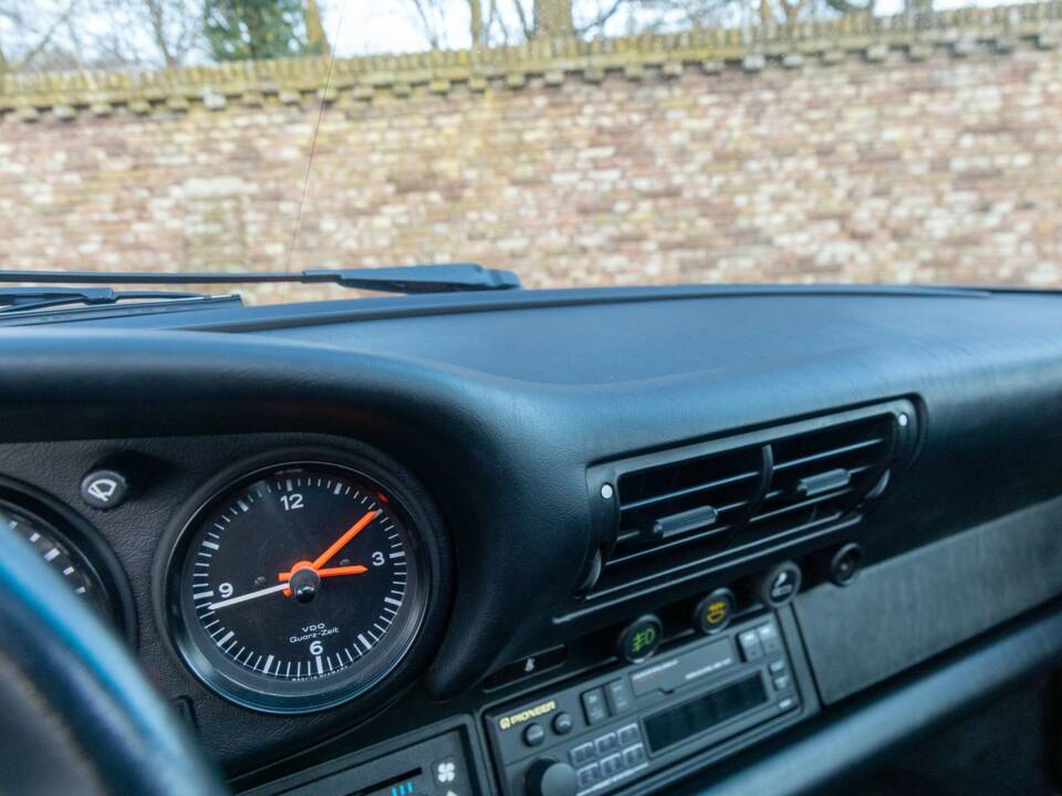 Bild 41/50 von Porsche 911 Carrera 3.2 (1988)
