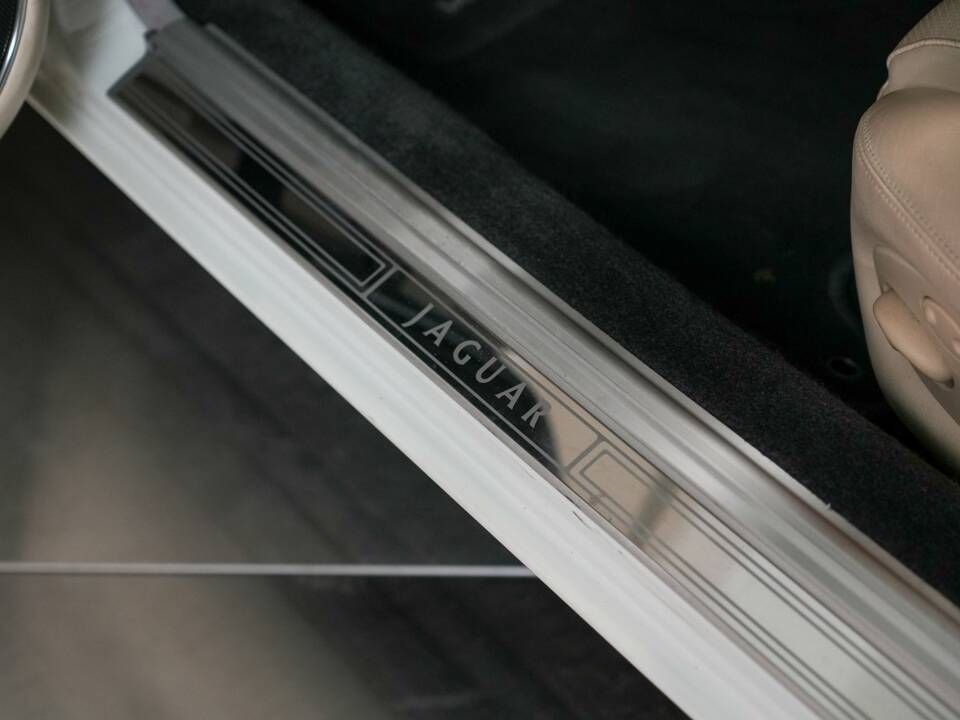 Image 42/50 of Jaguar XJR 4.0 (1995)