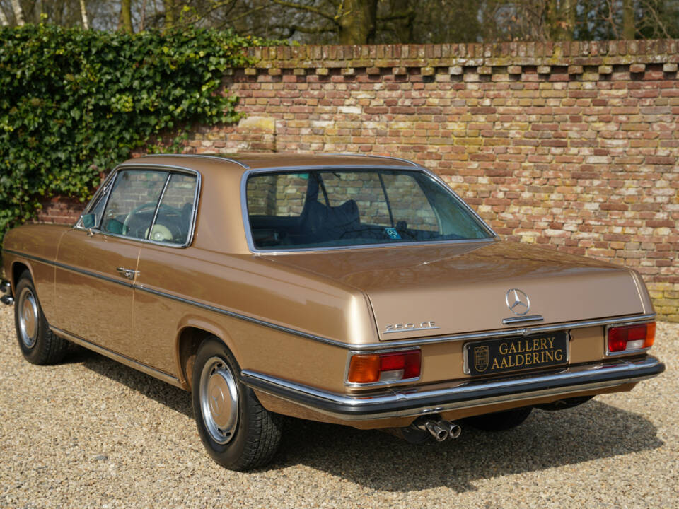 Image 29/50 of Mercedes-Benz 250 CE (1972)