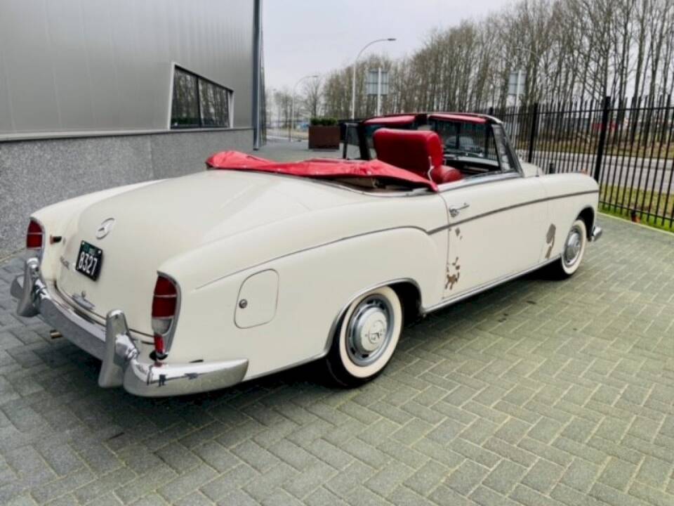 Image 10/36 of Mercedes-Benz 220 SE b (1961)