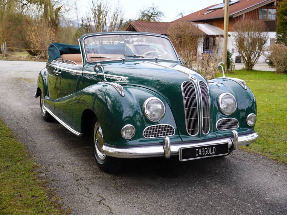 Image 9/38 of BMW 502 Baur (1955)