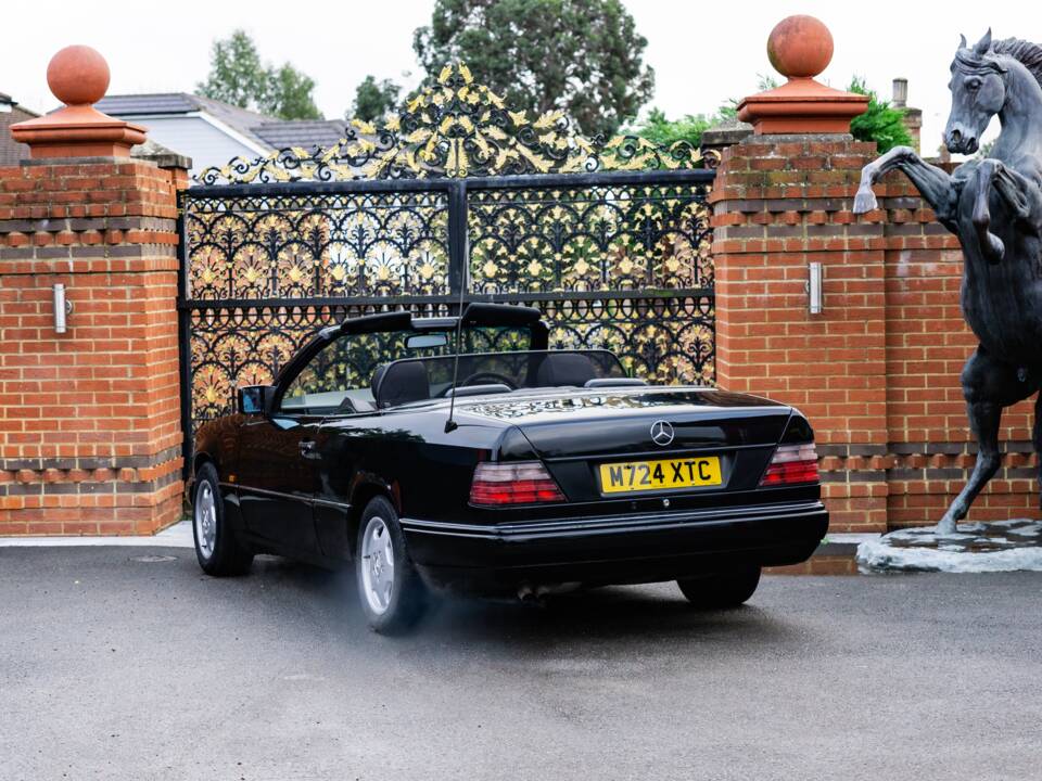 Bild 19/42 von Mercedes-Benz E 320 (1995)