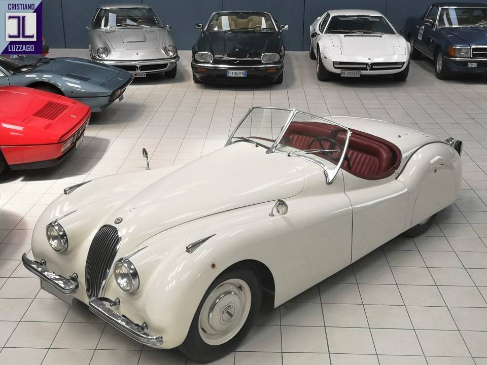 Image 3/25 of Jaguar XK 120 OTS (1951)