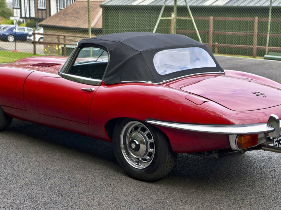 Image 8/49 de Jaguar E-Type (1970)