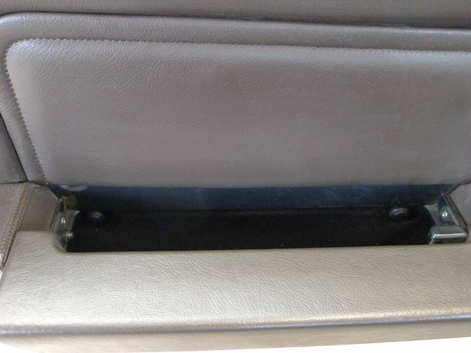 Bild 47/50 von Porsche 928 S (1986)