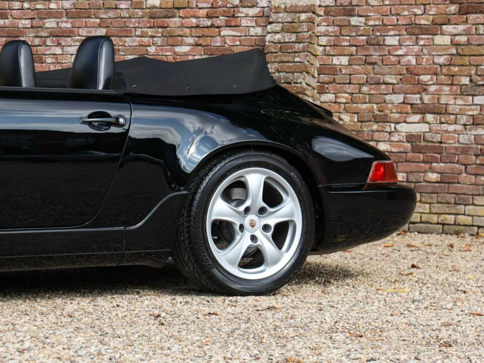 Image 29/50 de Porsche 911 Carrera 2 (1991)