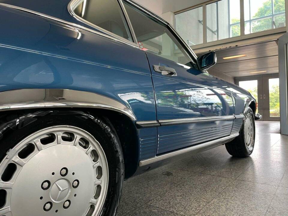 Image 9/19 of Mercedes-Benz 500 SL (1987)