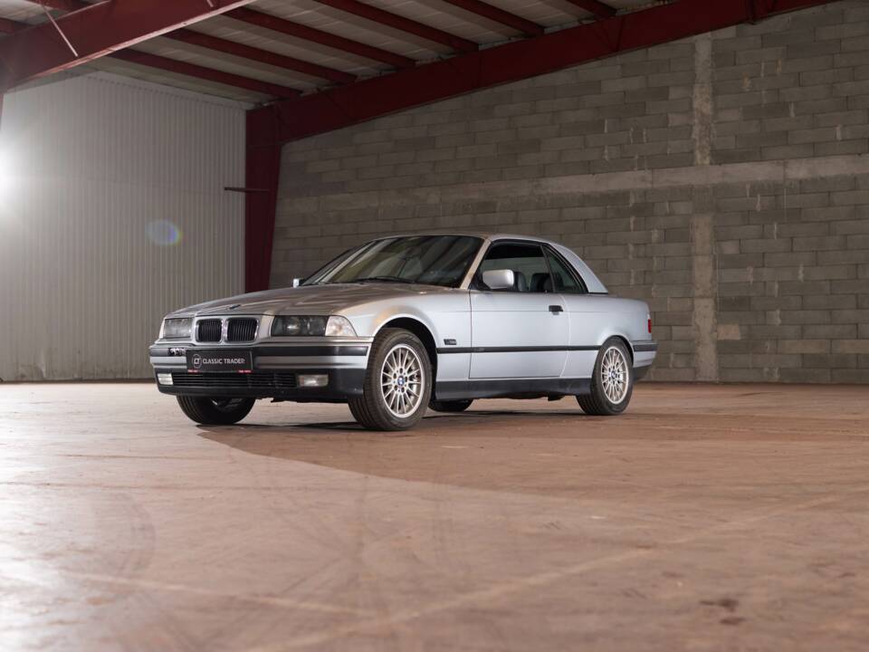 Immagine 14/27 di BMW 328i (1995)