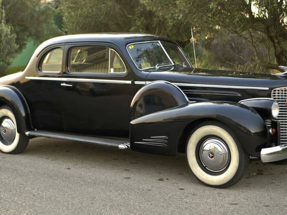 Image 11/50 of Cadillac V-16 (1938)