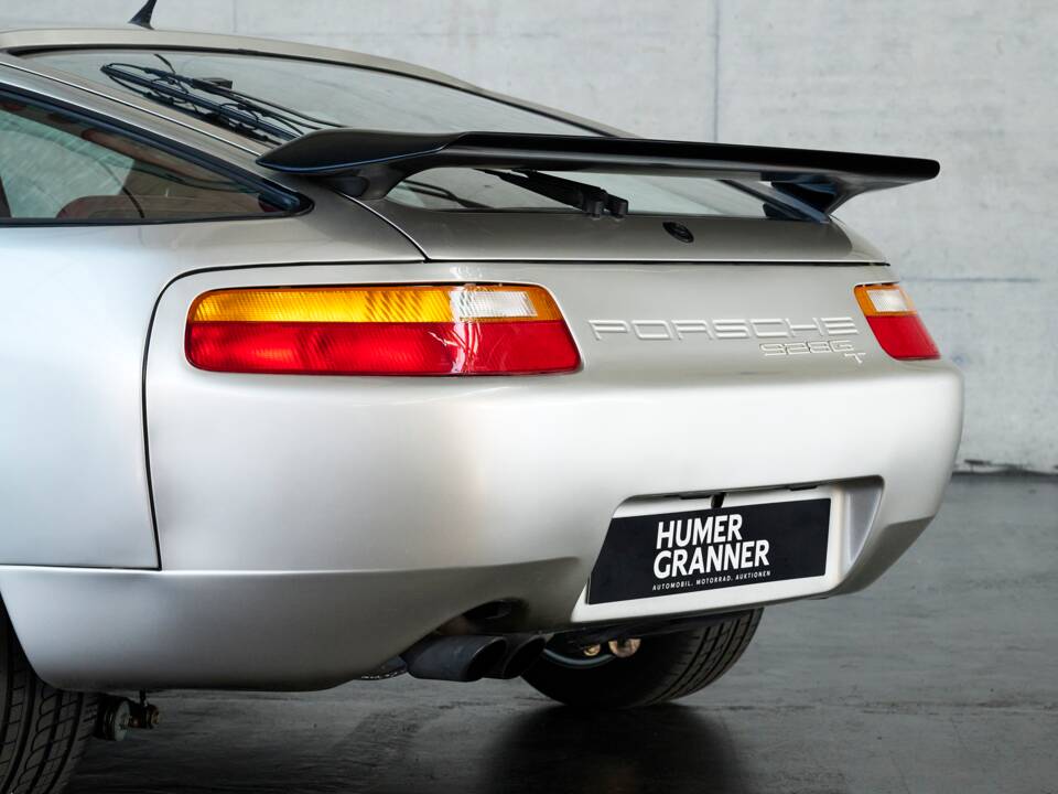 Image 16/50 of Porsche 928 GT (1989)