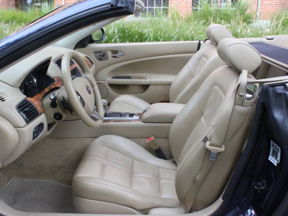 Image 12/23 of Jaguar XK 4.2 (2006)