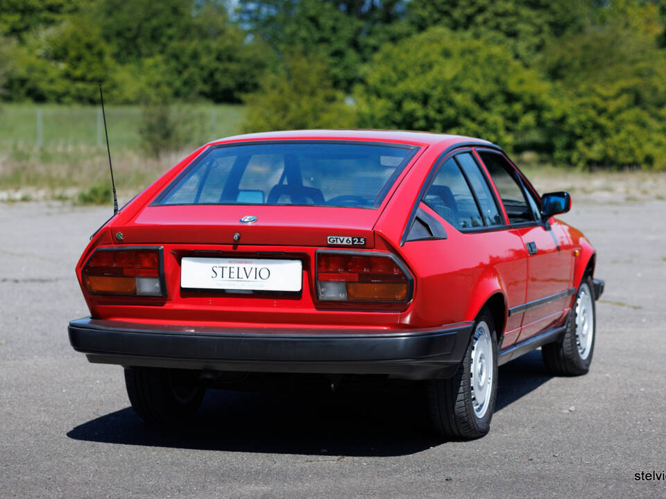 Imagen 11/36 de Alfa Romeo GTV 6 2.5 (1986)
