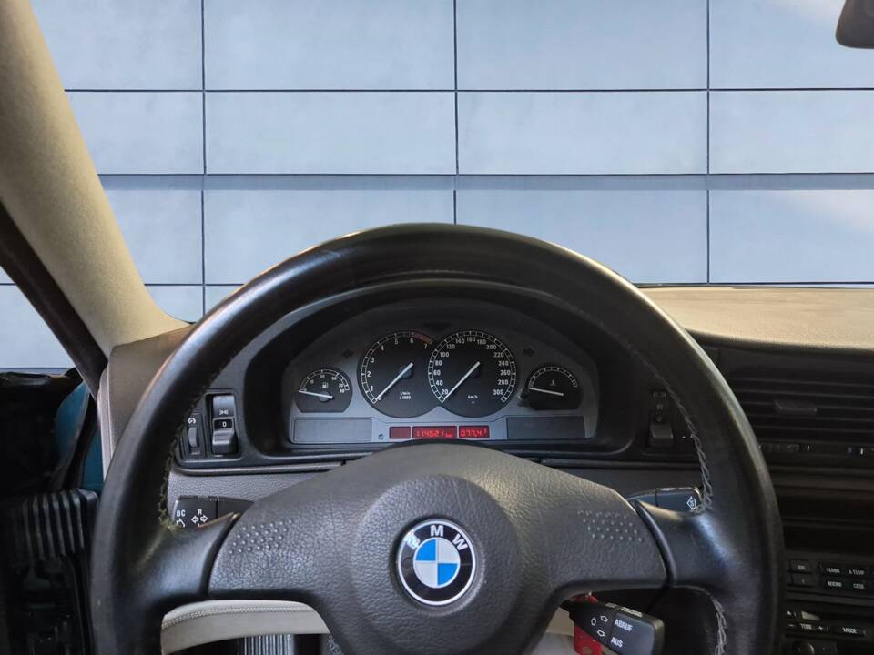 Image 13/14 of BMW 850i (1991)