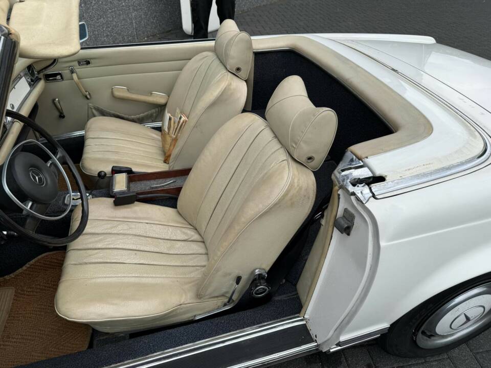 Image 29/50 of Mercedes-Benz 280 SL (1969)