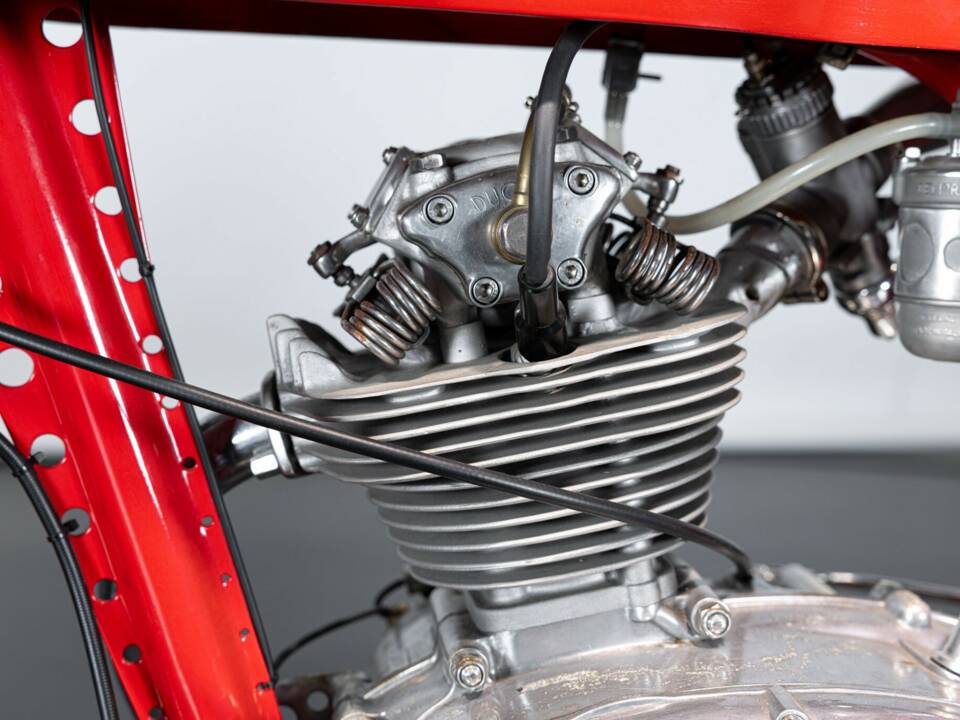 Image 31/34 of Ducati 125 Sport (1957)